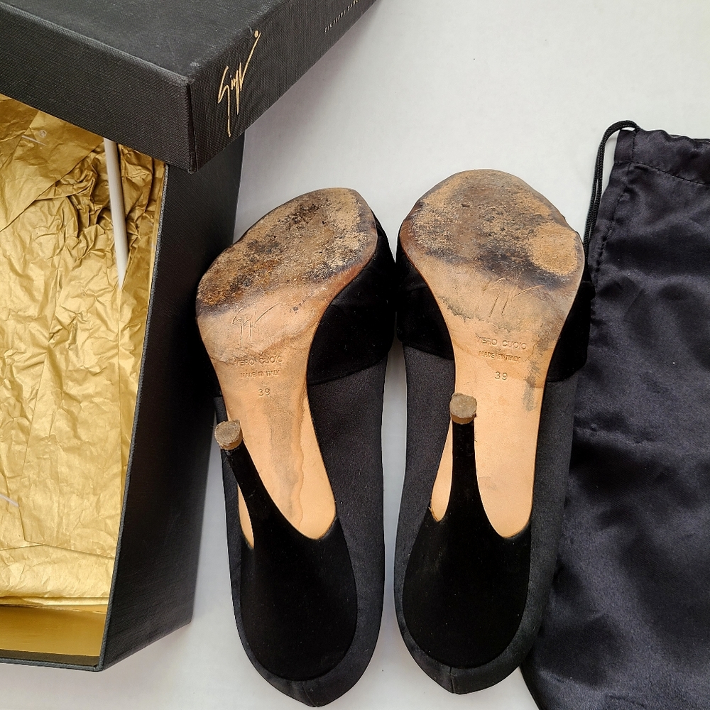 Giuseppe Zanotti Black Sandal - Picture 4 of 14